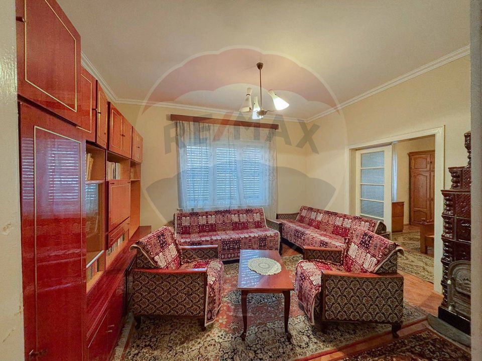 Casă / Vilă cu 5 camere de vânzare în Aleșd zona Ultracentral