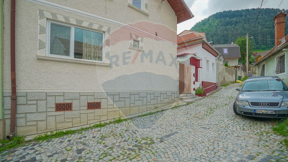 Vanduta!  Casă solidă și cu potențial, cu 4 camere și terasă în Schei