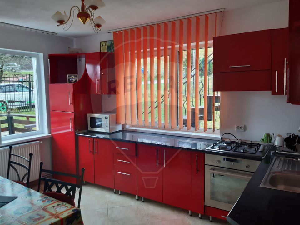 Casă / Vilă cu 7 camere de vânzare în zona Bran-Tohanita