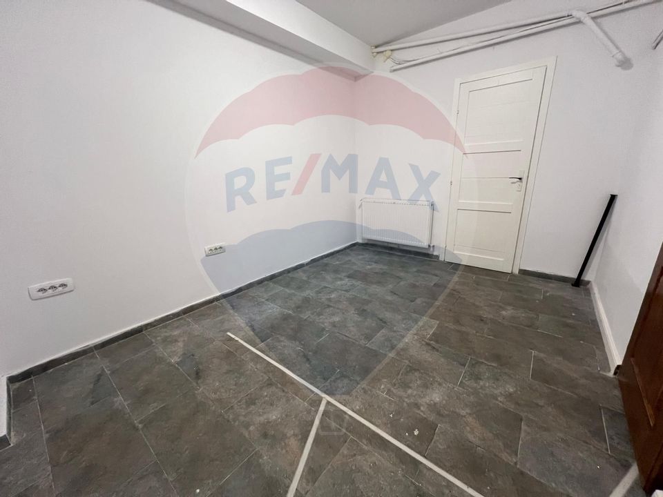 250sq.m Commercial Space for rent, Peninsula area