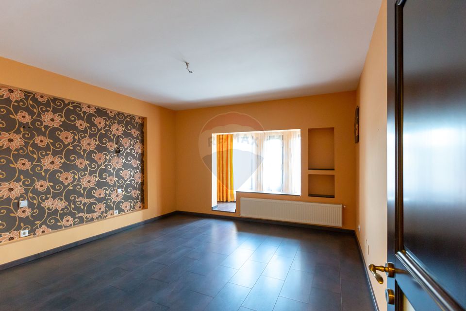 10 room House / Villa for sale, Serbanesti area