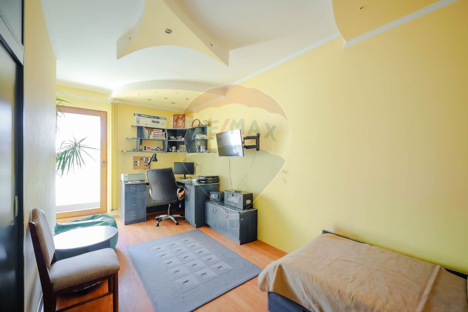 Casă cu 7 camere de vânzare în zona Ultracentrală