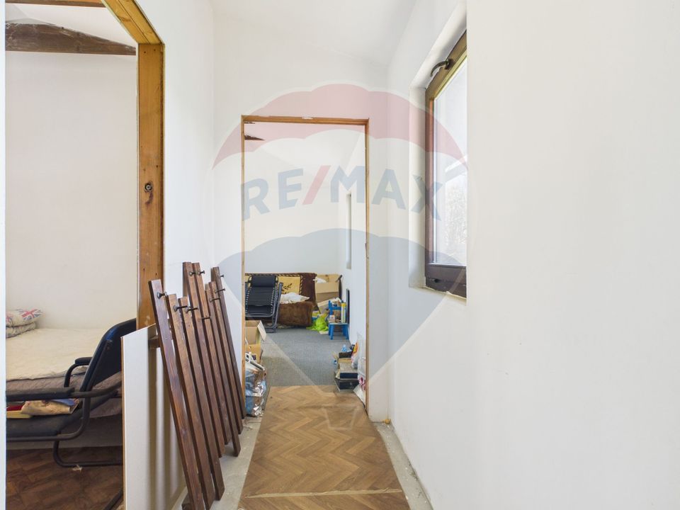 Vila Impunatoare multi-generationala cu Turnulet si Arhitectura Unica