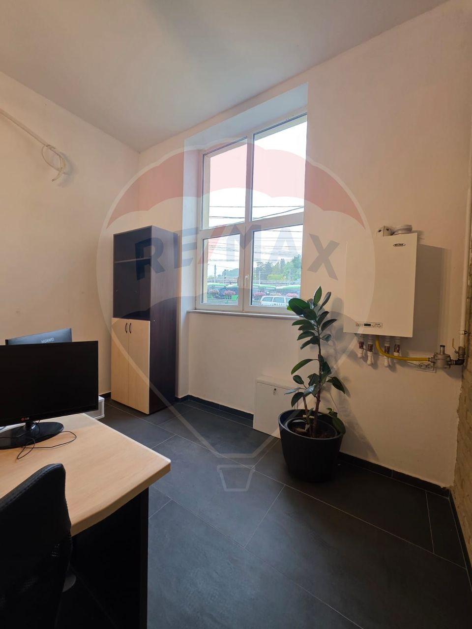 25sq.m Commercial Space for rent, Central area