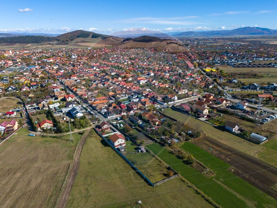 Casă 4 camere, mobilata si utilata, 2 389 m². teren, Sanpetru!