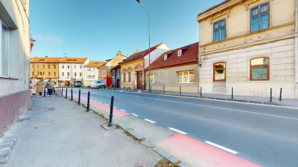 56.5sq.m Office Space for rent, Ultracentral area