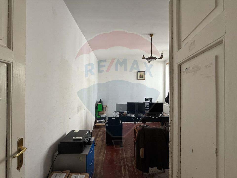 DE ÎNCHIRIAT: Casă/Vilă spațioasă  8 camere  Zona Gara de Nord