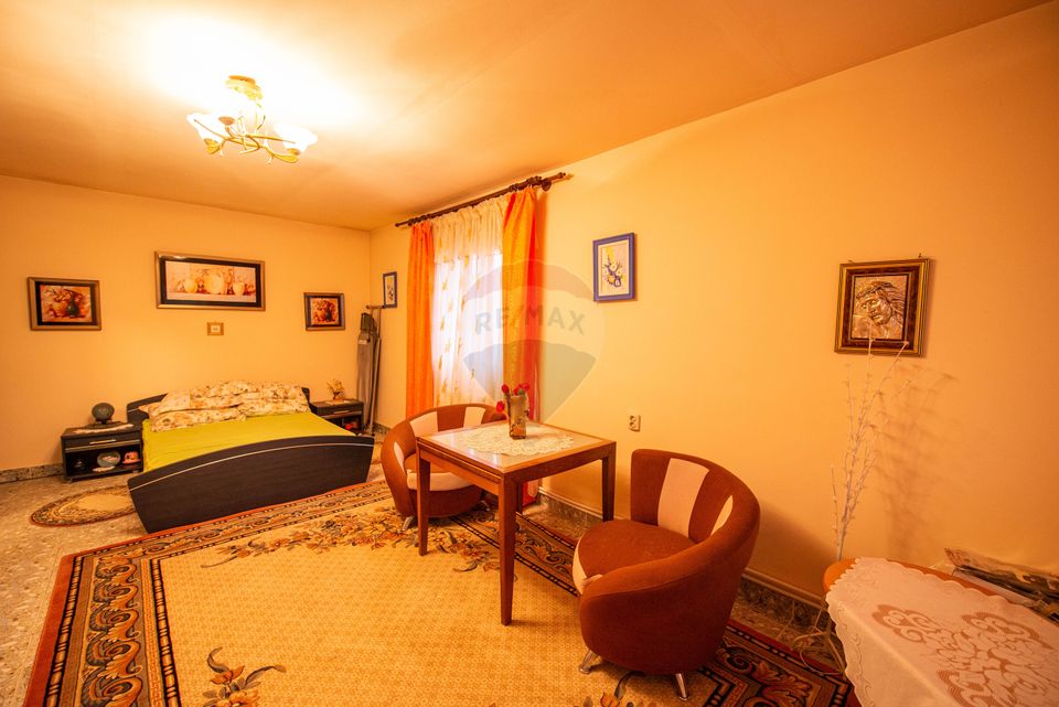 Casa de vanzare 240 mp utili , 6 camere,  teren 1000 mp, Calarasi