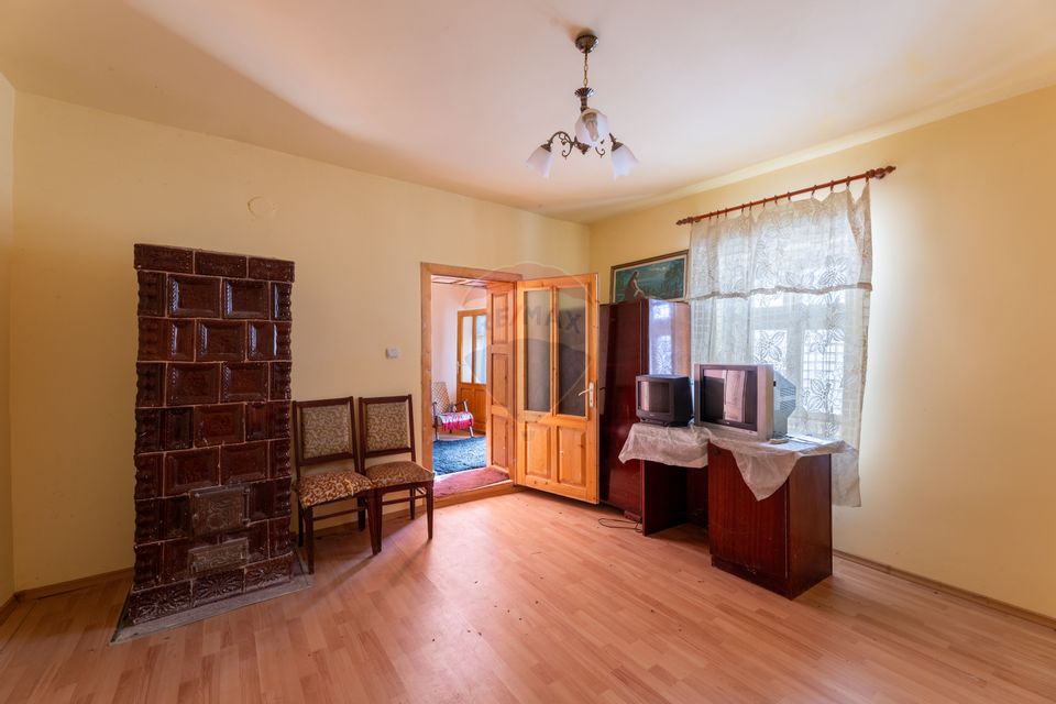 Casă cu 3 camere si teren 2196 mp de vânzare in Covasant,Arad