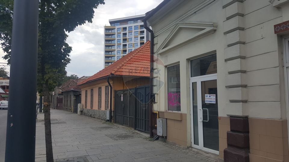 17sq.m Commercial Space for rent, Semicentral area