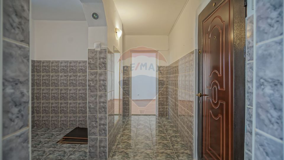 Apartament Cu 2 Camere, De Vanzare, Decomandat, 2 Beciuri, Uzina 2