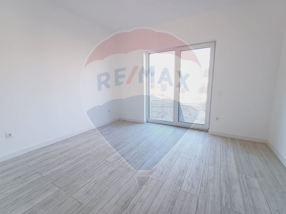 Apartament cu 3 camere de vânzare