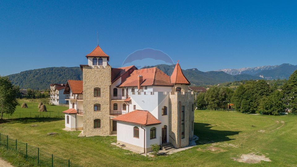 Clădire cu arhitectură medievală, cu multiple destinații