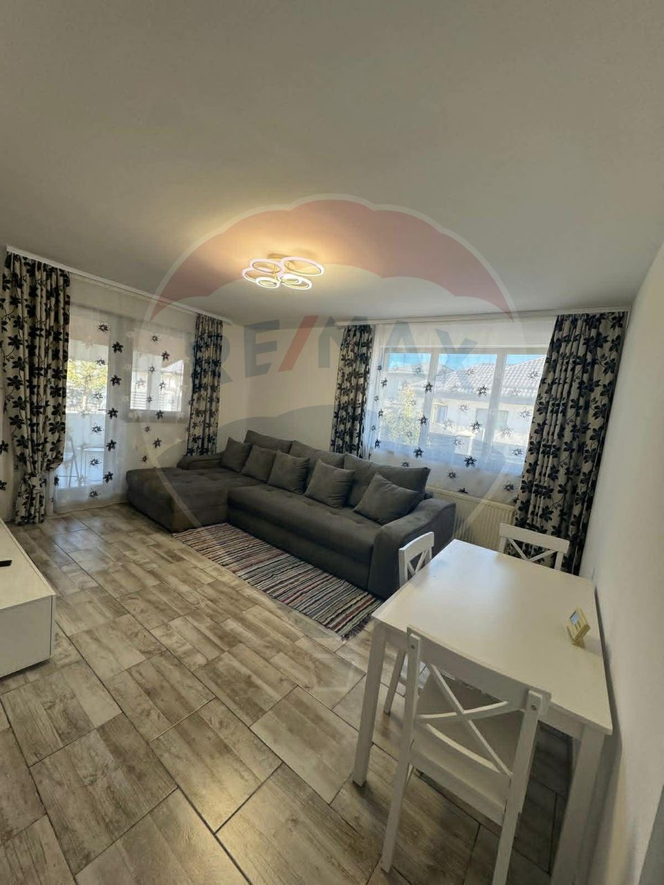 Spacious house / Villa with large yard for rent in Domnești