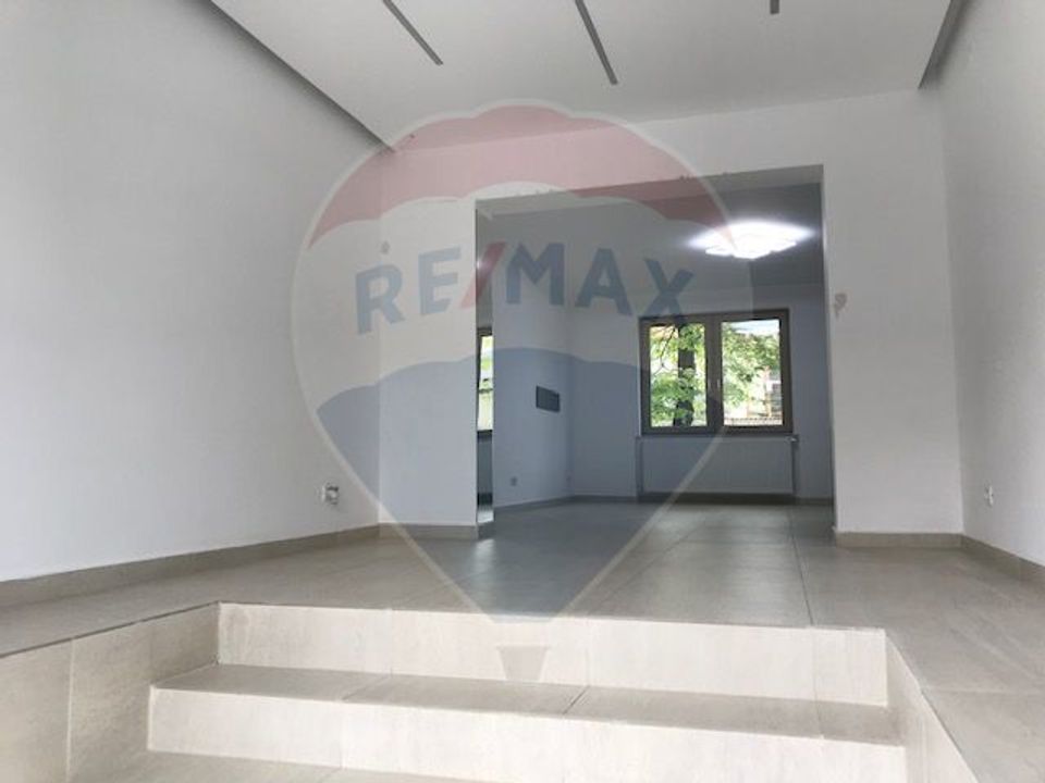 50sq.m Commercial Space for rent, Ultracentral area