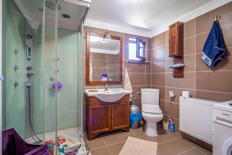 Casă P+M cu 6 camere în Bușteni - Zona Zamora