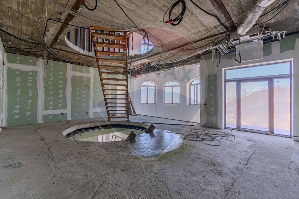 Activ Hotelier SubEvaluat | 18.000 mp construiti | 3 ha teren | BRASOV