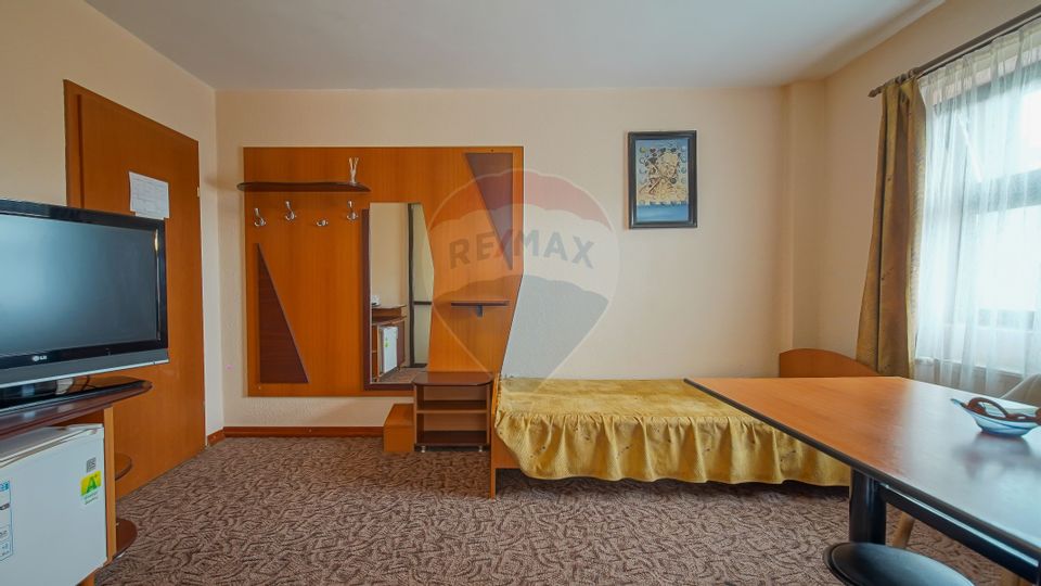 Comision 0 %! Pensiune cu 12 camere de vânzare, str. De Mijloc!