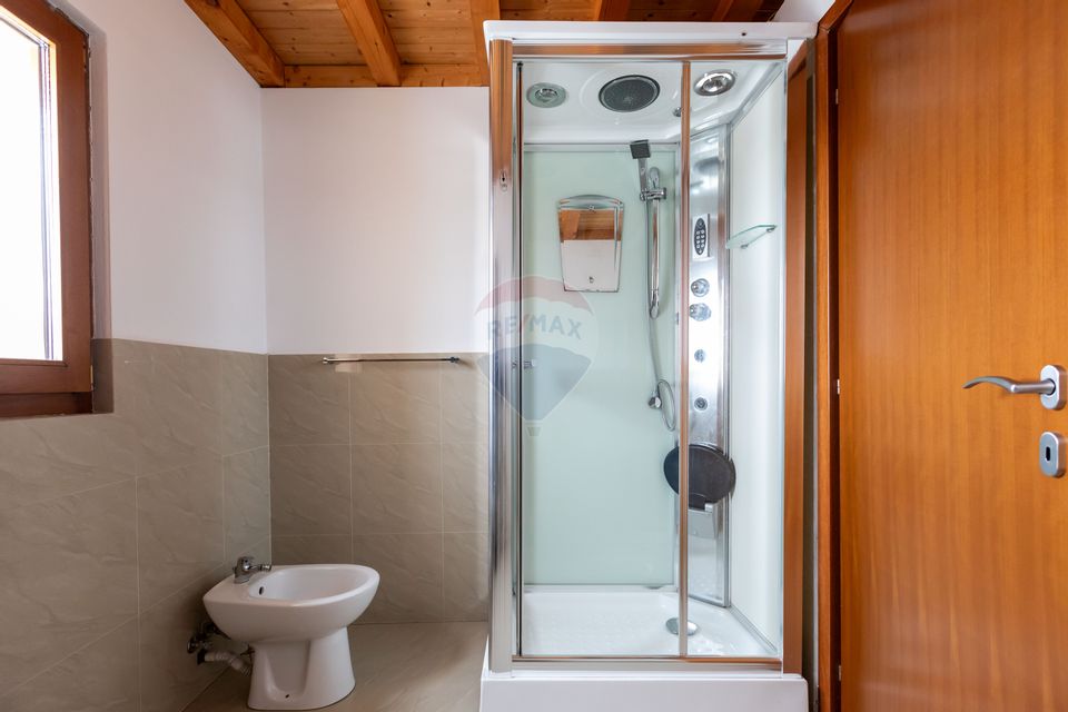 8 room House / Villa for sale