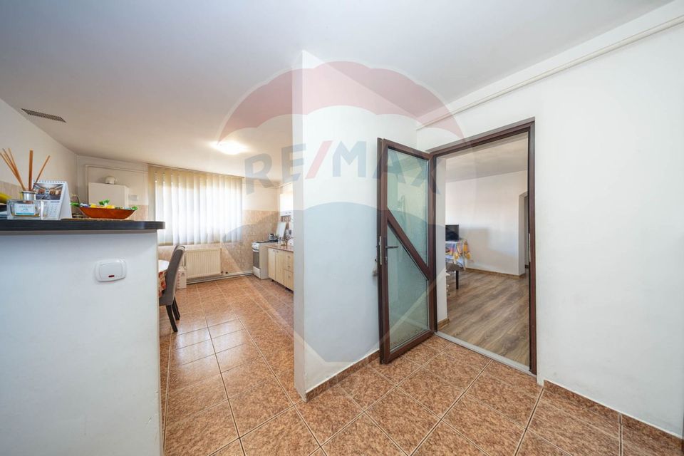 Apartament spatios, mobilat si utilat, 3 camere, Noua!