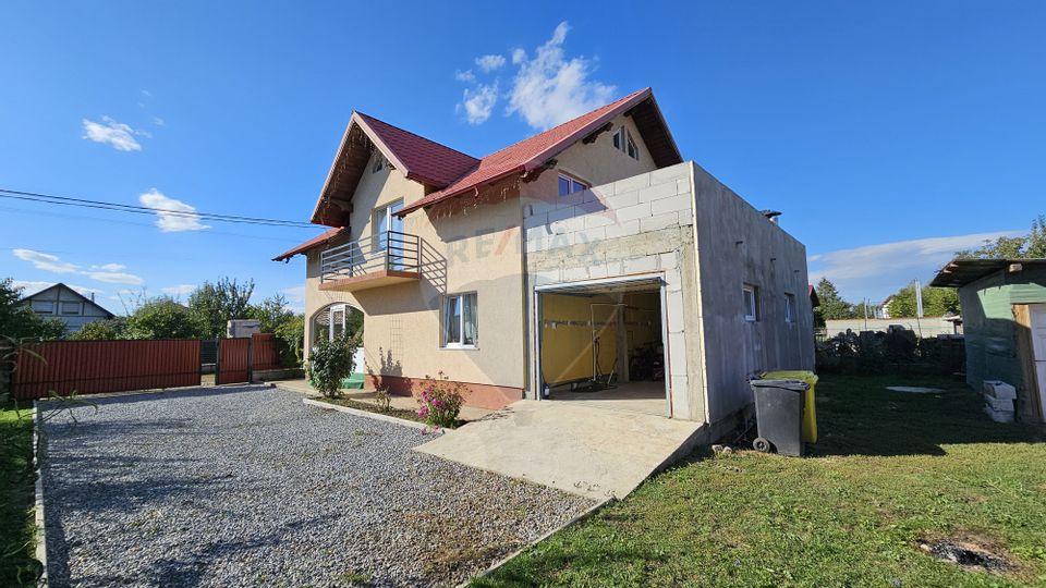 Casă / Vilă cu 7 camere de vanzare in Mihoveni, Suceava