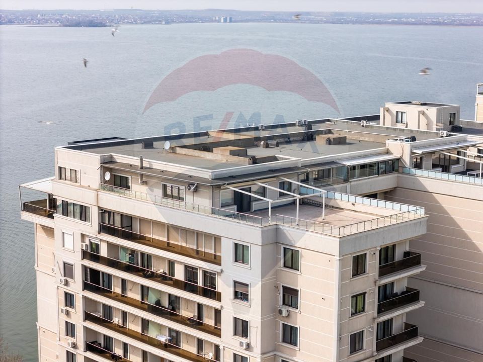 Penthouse de vanzare in Mamaia vedere frontala lac si marea Neagra