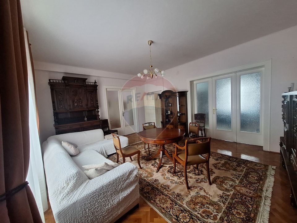 Apartament cu 4 camere de închiriat în zona Ultracentral