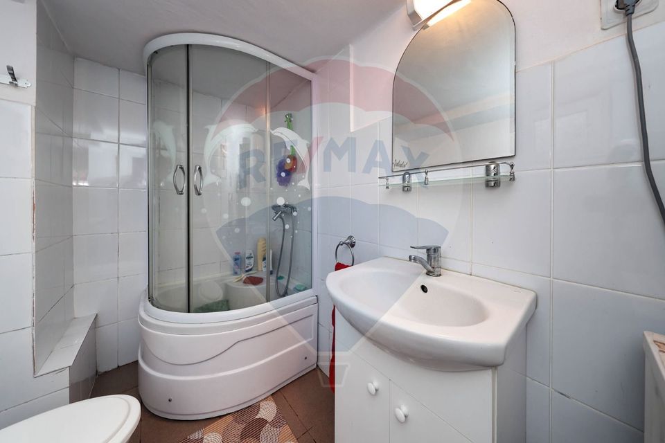 Casă de vacanta, cu annexe si pomi fructiferi, Ungra!