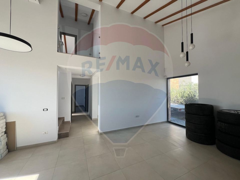 Casă / Vilă cu 5 camere de vânzare în zona Exterior Nord