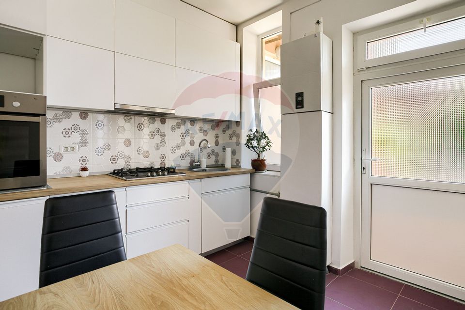 Apartament 2 camere , renovat, mobilat- utilat,  zona centrală