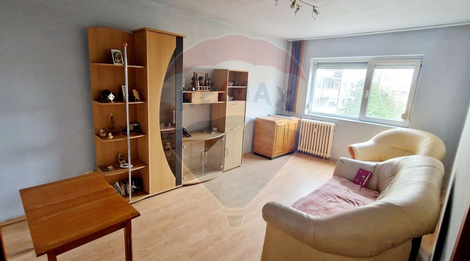 Apartament cu 3 camere de închiriat în zona Aurel Vlaicu