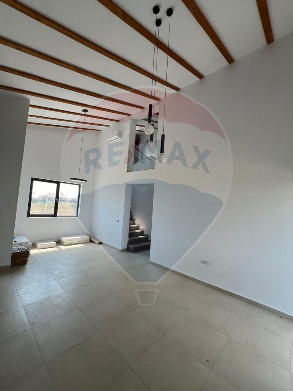 Casă / Vilă cu 5 camere de vânzare în zona Exterior Nord