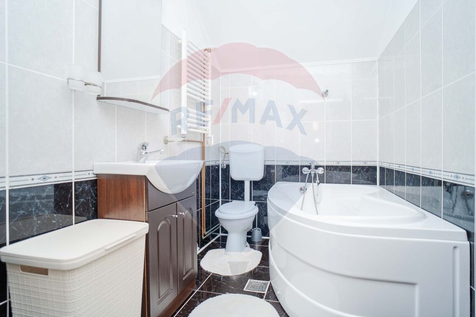 Casă / Vilă cu 5 camere de vânzare în zona Central