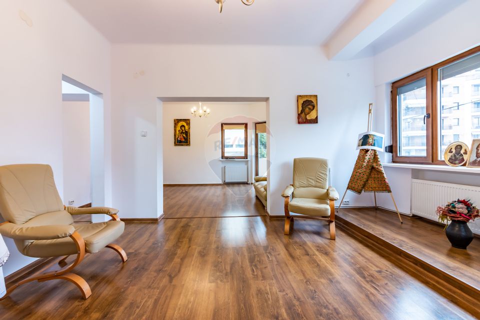 Apartament cu 4 camere-intrare separata- de vânzare Bd Dacia