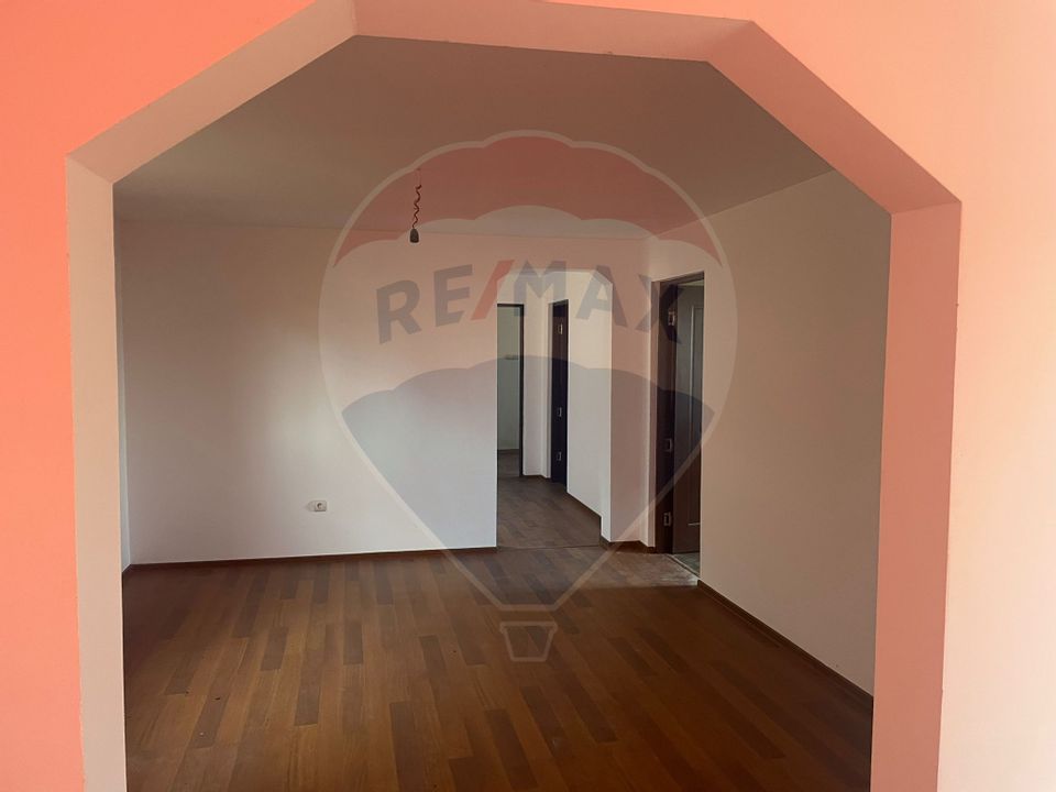 Casă / Vilă cu 6 camere de vânzare Leontinesti - Bacau