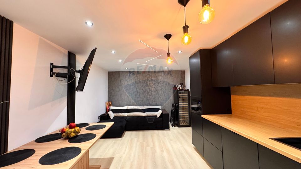 Apartament cu 4 camere, de vânzare, Tomis Nord, Rovere