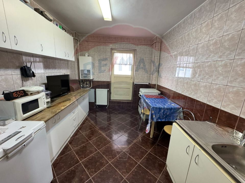 Apartament de vanzare - 4 camere- decomandat-Bistrita Lac