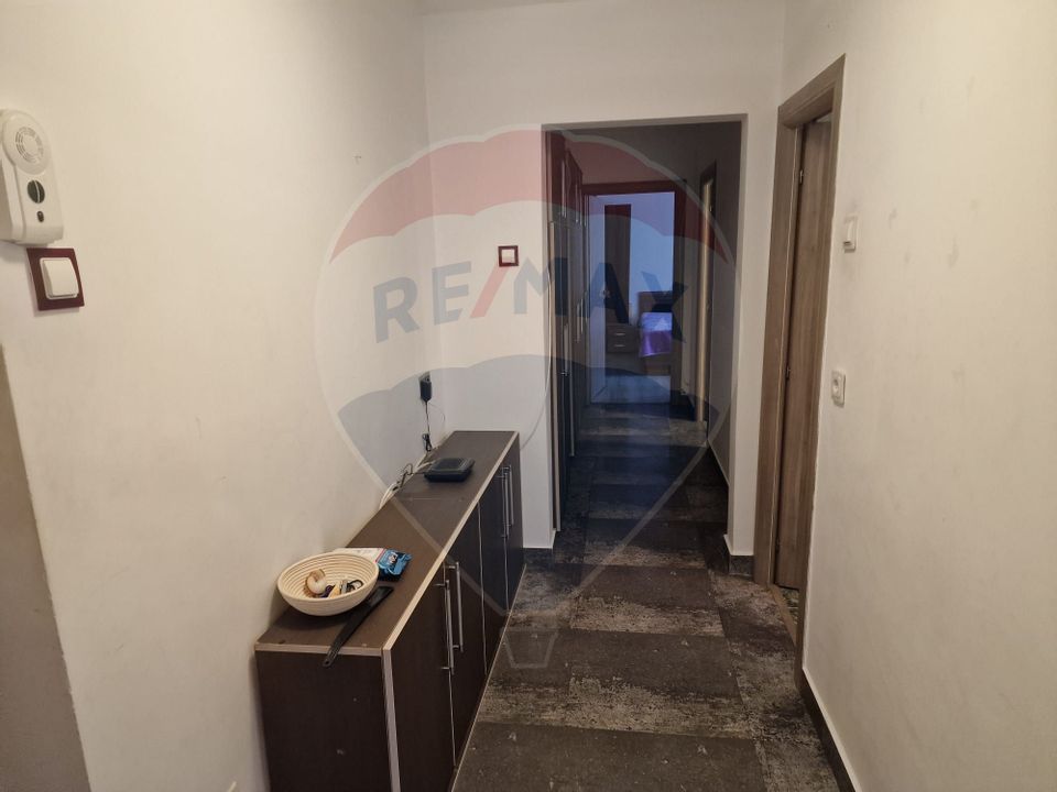 Apartament cu 3 camere de închiriat în zona Cornisa