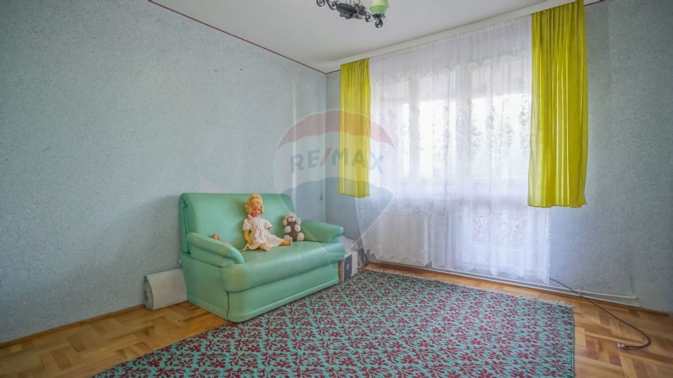 REZERVAT!! Apartament cu 3 camere de vânzare, zona Vlahuta