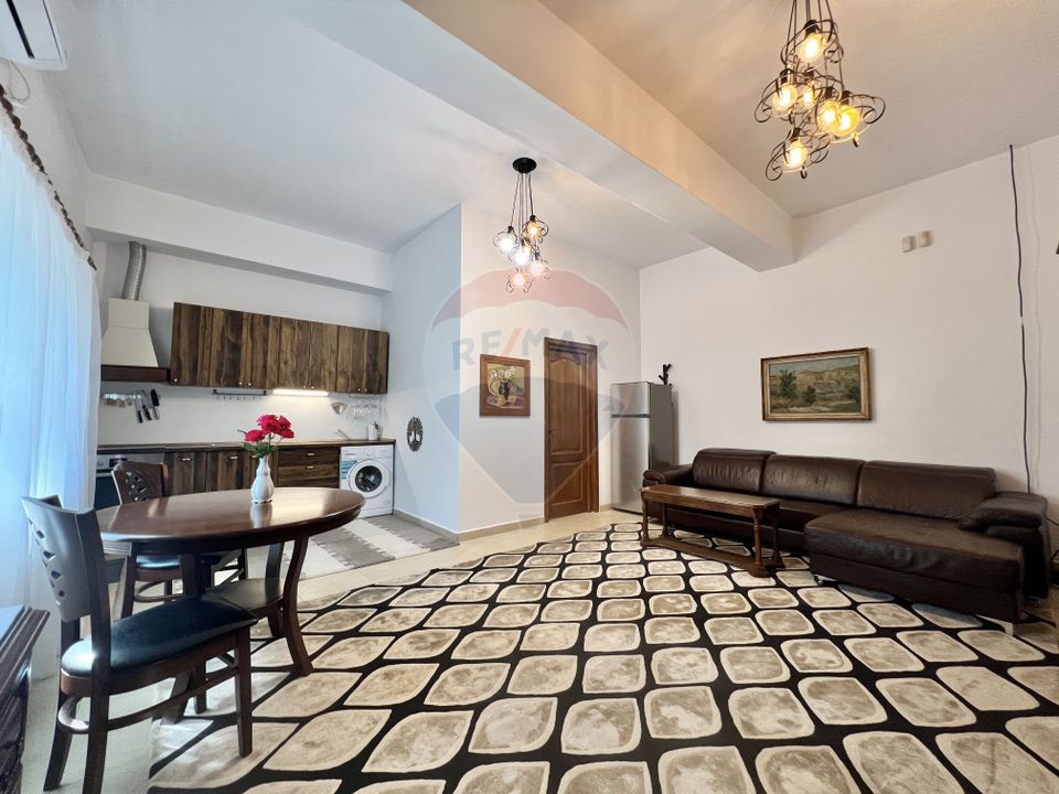 8 room House / Villa for sale