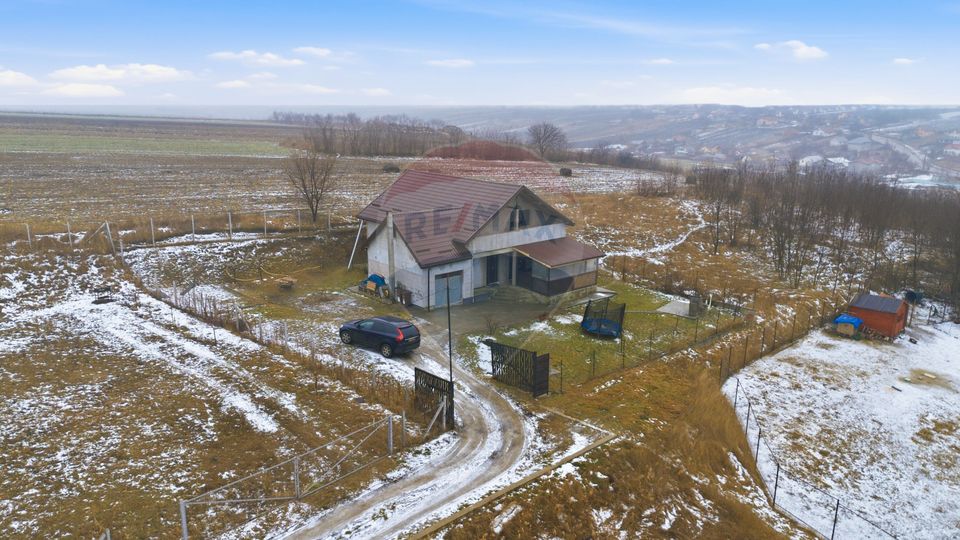 Casă P+M cu teren generos, zonă liniștită – Holboca. Comision 0%