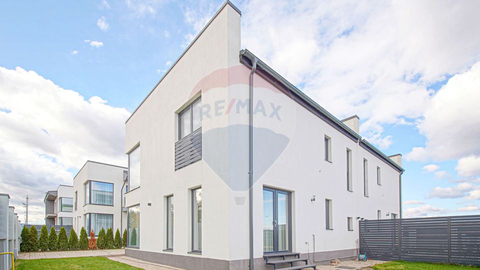 Locuiește într-un peisaj de poveste – Vilă modernă în Râșnov