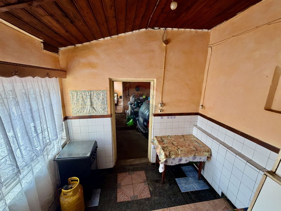 Casă cu 4 camere si teren 7727 mp Blidari