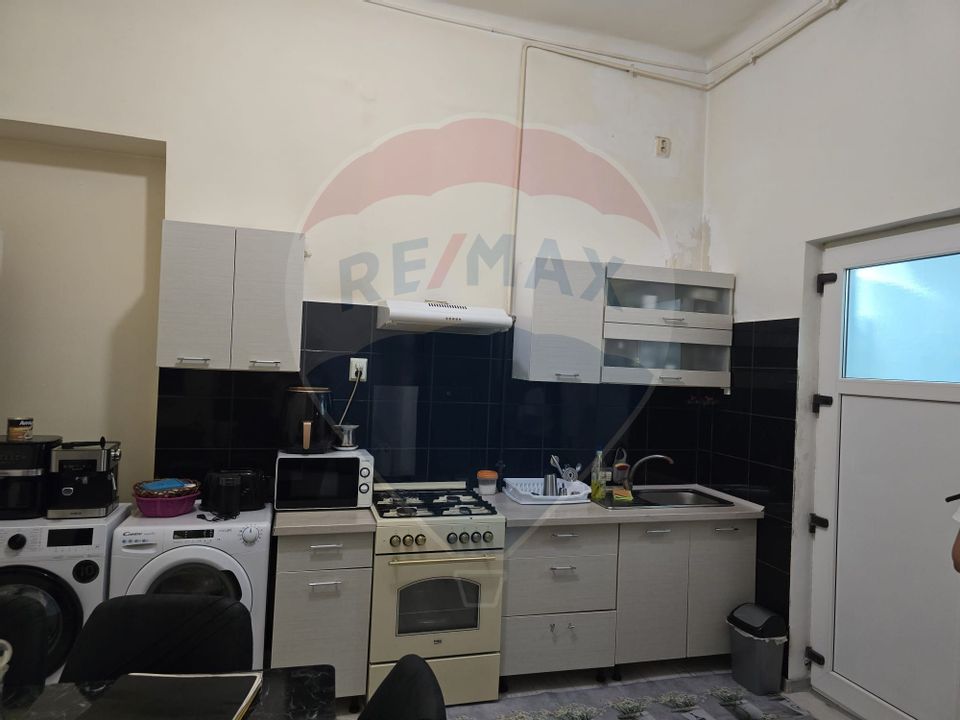 Apartament cu 3 camere de vânzare în zona Central