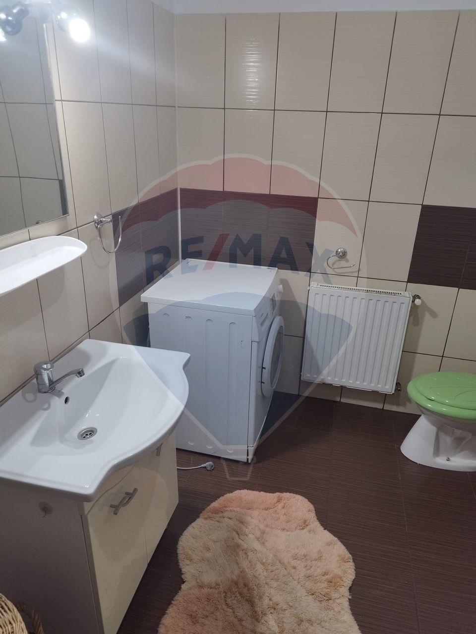 Apartament cu două camere, de închiriat