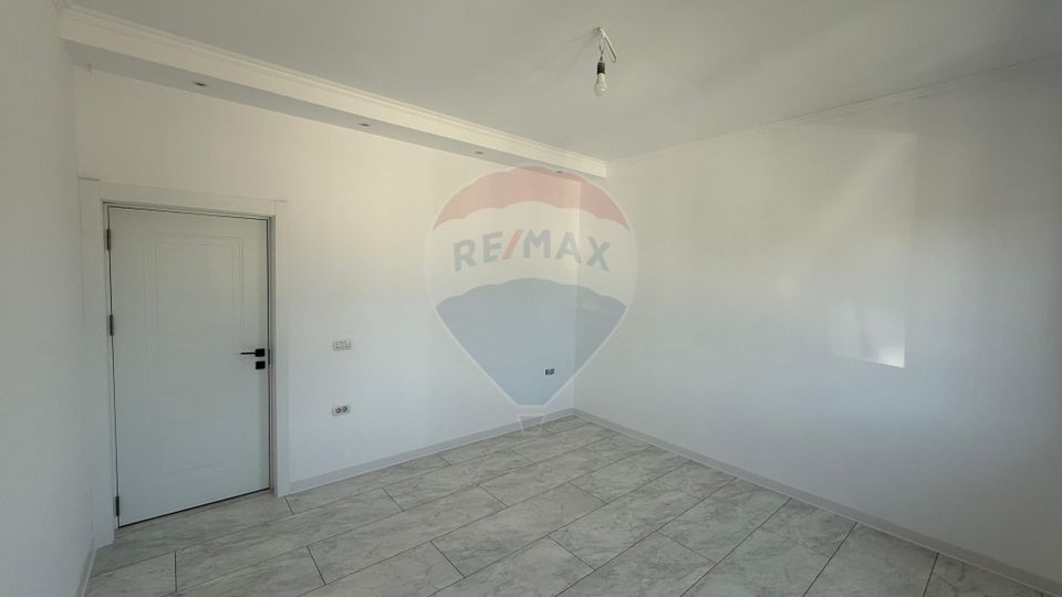 4 room House / Villa for sale, Est area