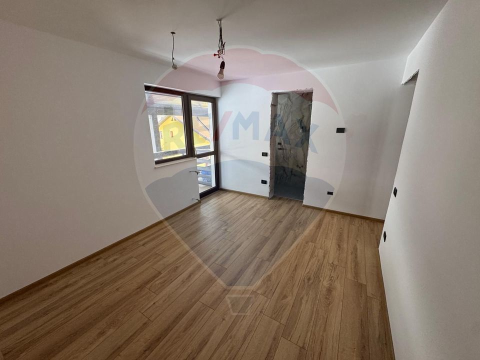 8 room House / Villa for sale, Darmanesti area