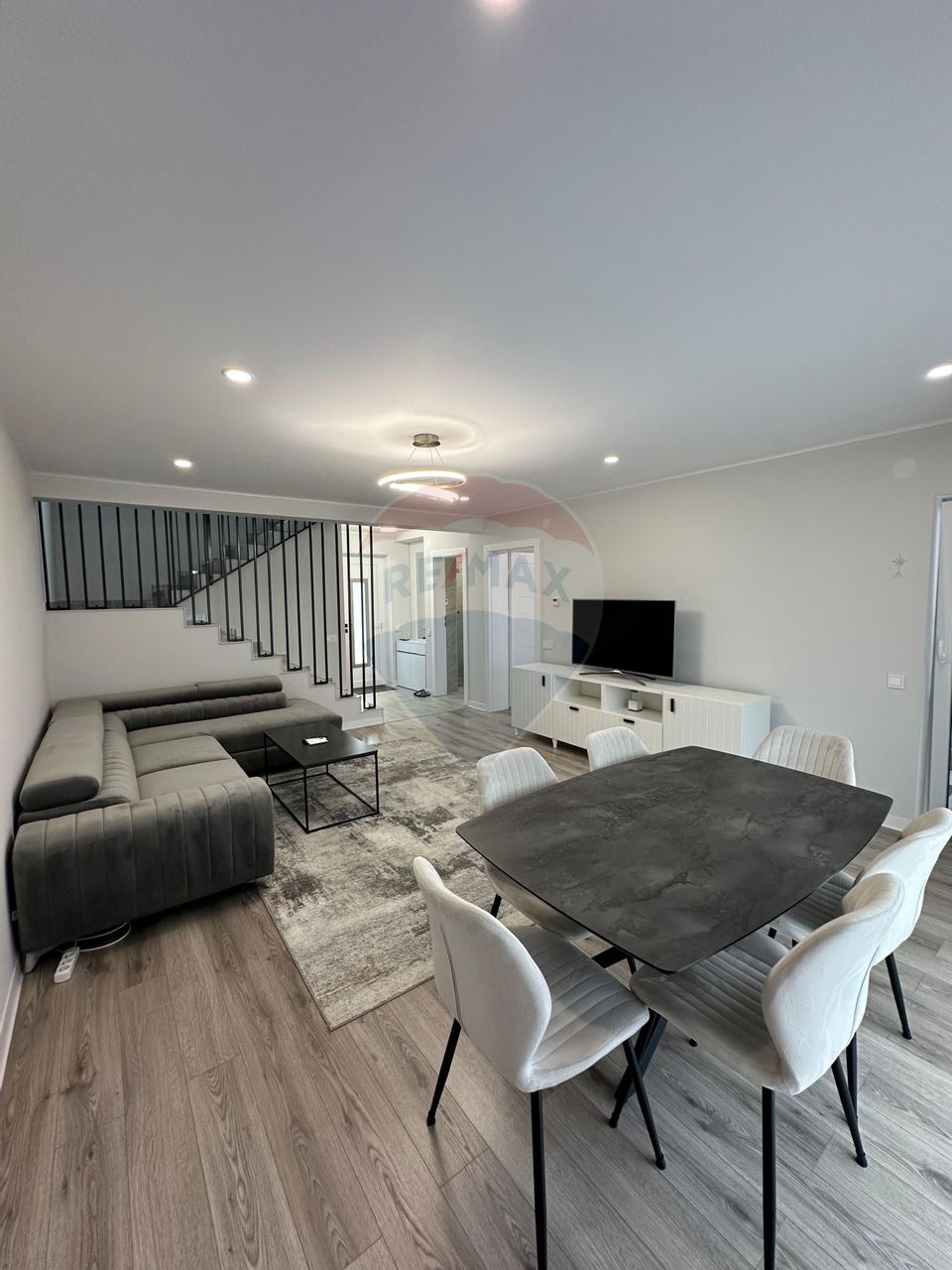 CASA DE LUX  4 CAMERE DE INCHIRIAT SELIMBAR