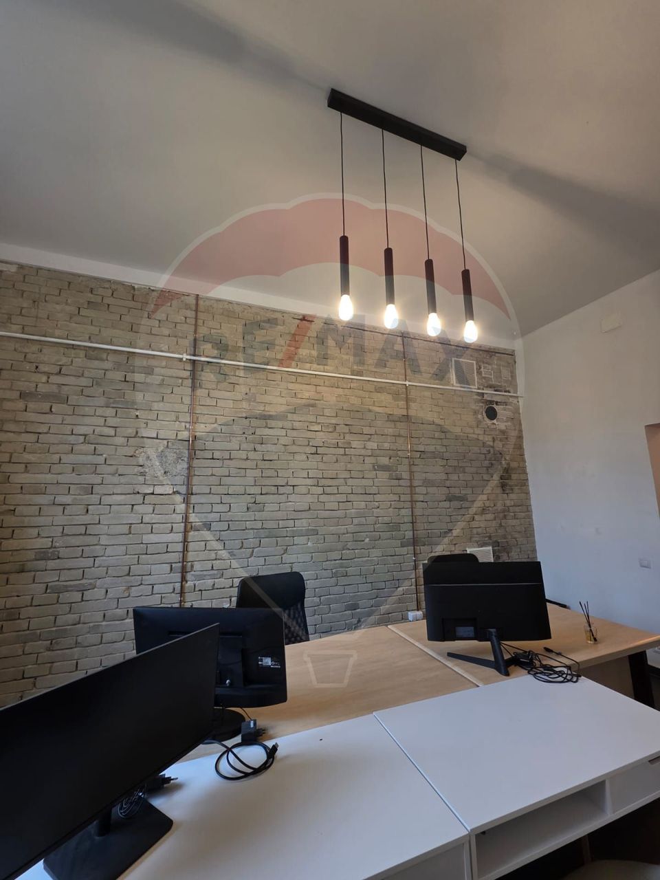 25sq.m Commercial Space for rent, Central area