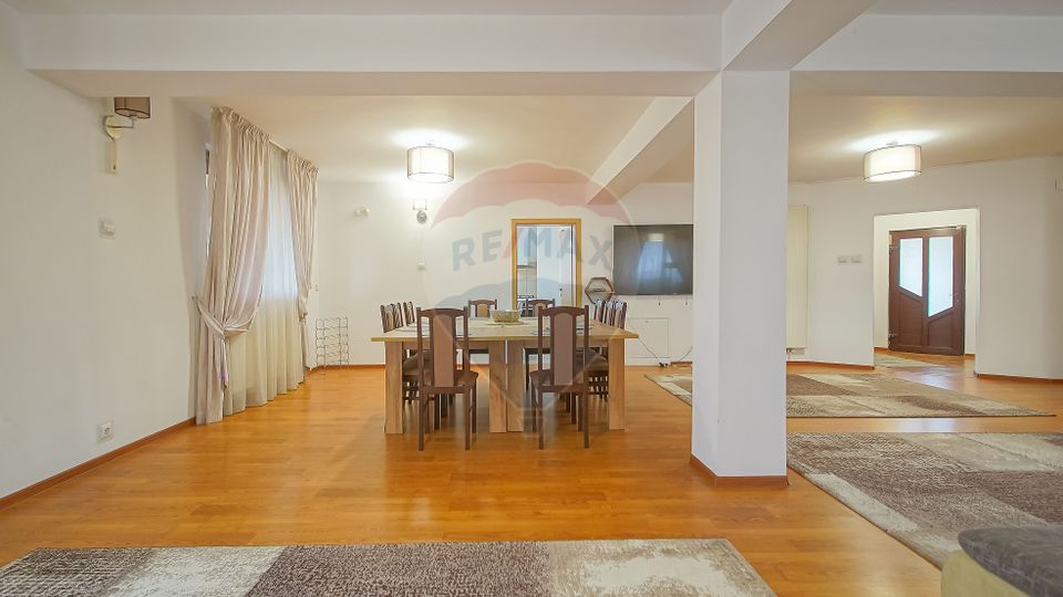 Vilă cu Teren Generos - Tractorul, Potrivită pentru Locuit sau Afacere